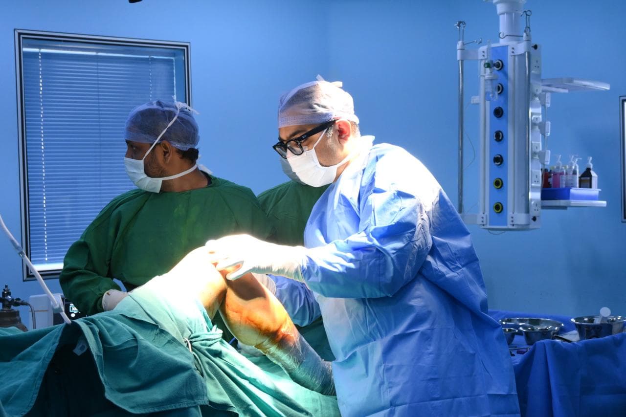 Advanced orthopedic surgery by the best orthopedic surgeon Dr. Ankur Singh in his leading clinic in Noida.