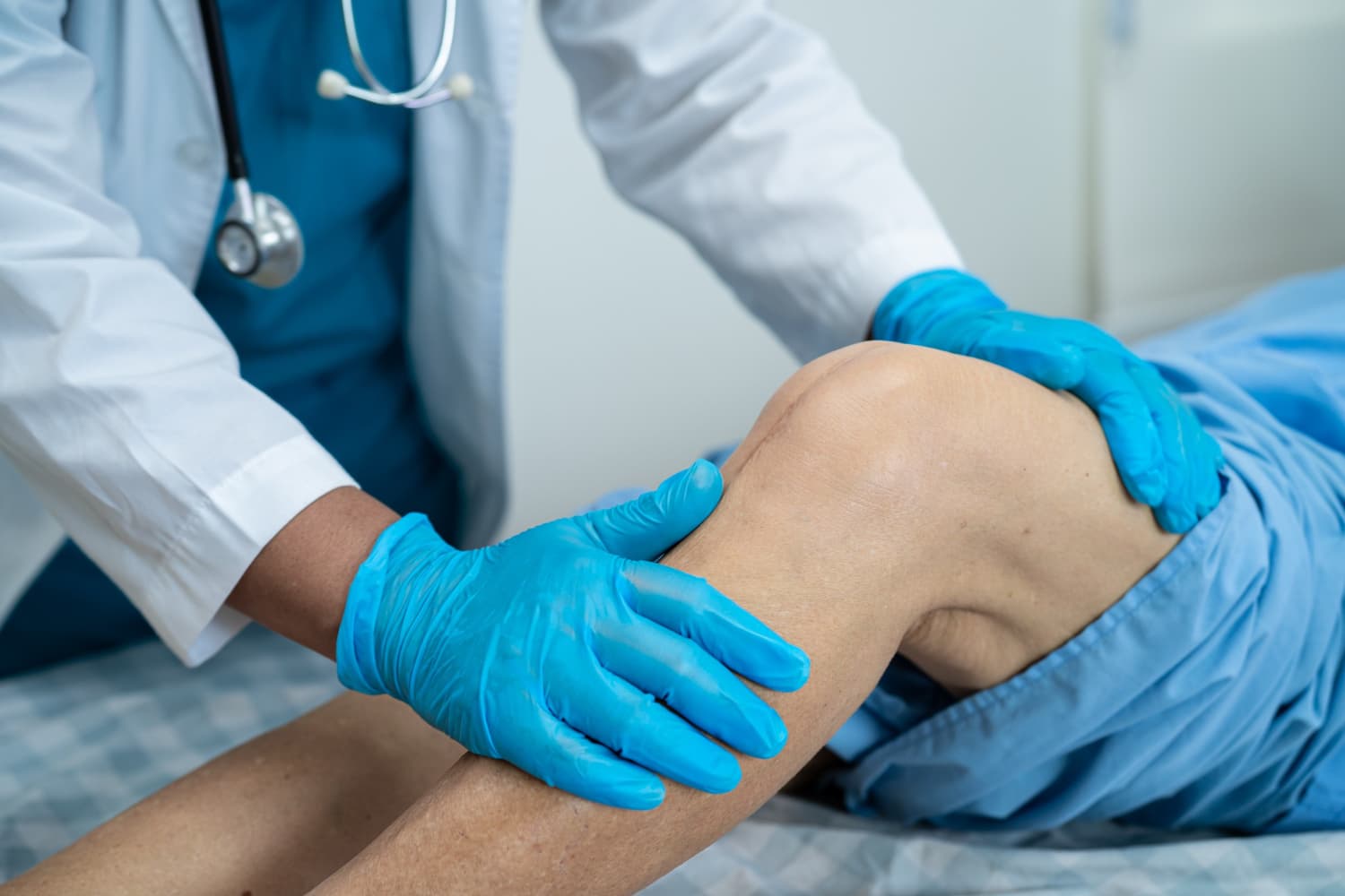 Total Knee Replacement | Dr. Ankur Singh, Noida benefits - Advanced orthopedic care by Dr. Ankur Singh in Noida