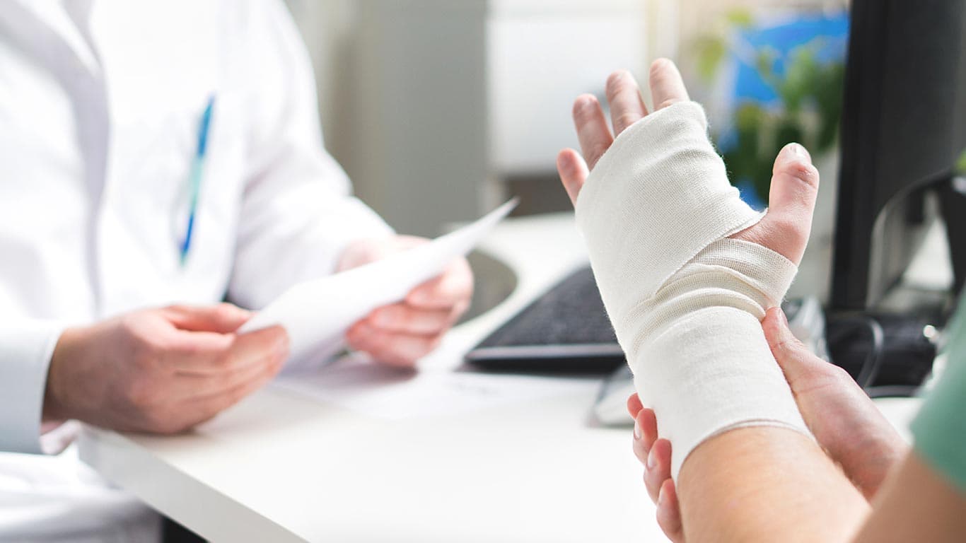 Why choose Dr. Ankur Singh for Trauma and Fracture | Dr. Ankur Singh, Noida in Noida